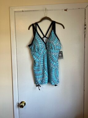 Free Tech Jadelagon Hip
Adjustable Side Strappy Blue
Tankini Swim Top Size 1X